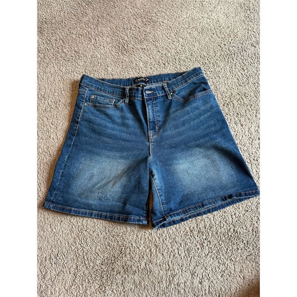Nanette Lepore Women's Boyfriend Denim Shorts Size 8 Blue High-Rise 5" EUC